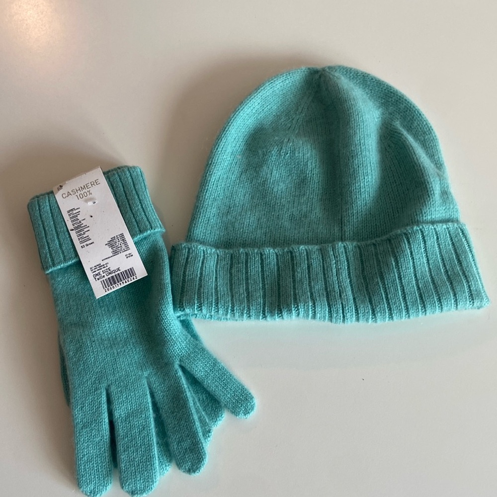 Cashmere hat & gloves - brand new